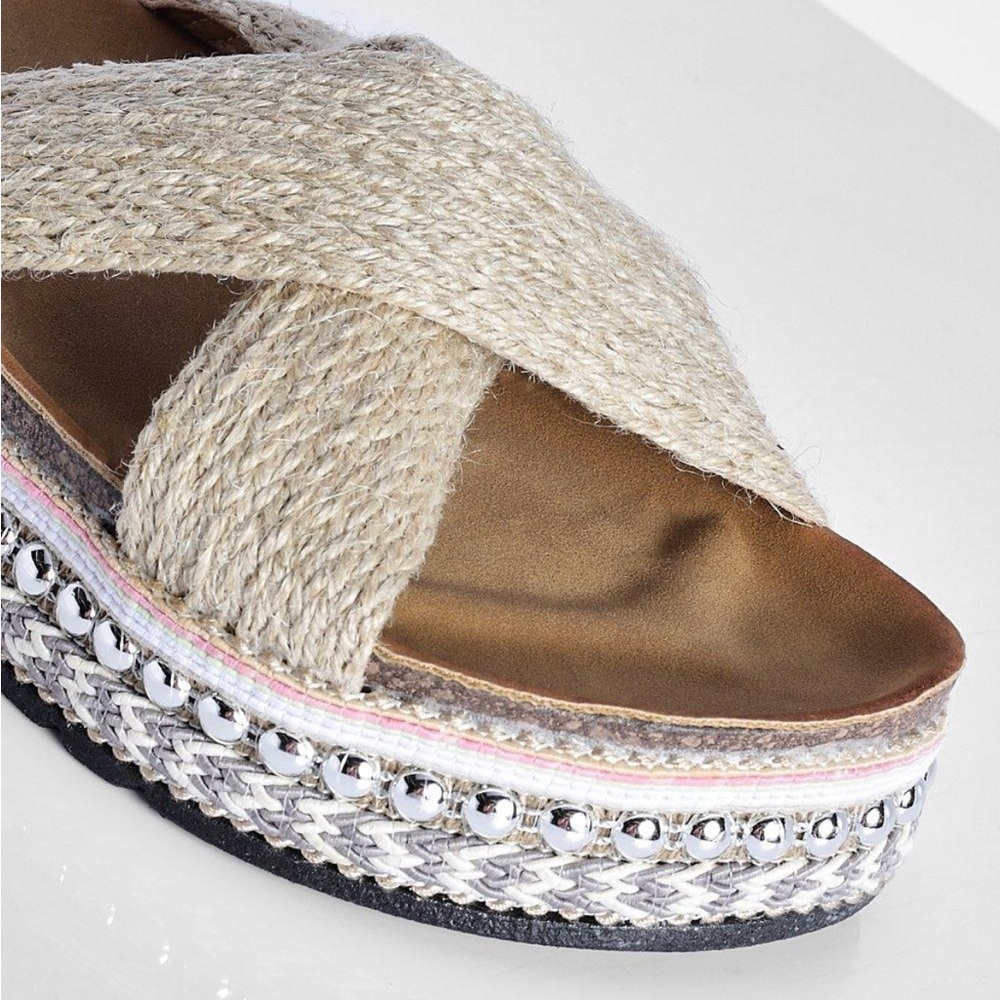 CROSSOVER EMBELLISHED DETAIL FLATFORM